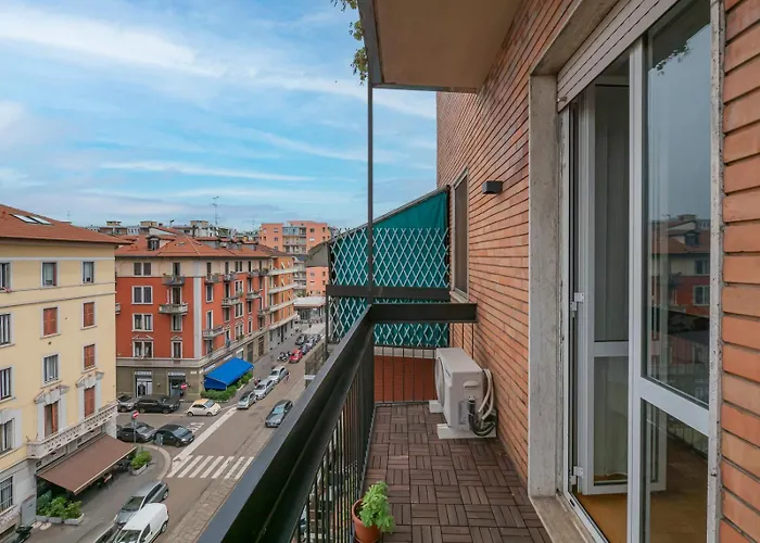 Xenia Apartments - Colorful suite in Città Studi area
